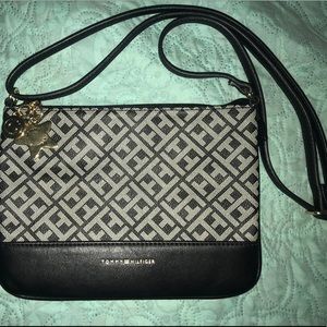 Tommy Hilfiger crossbody purse ⭐️